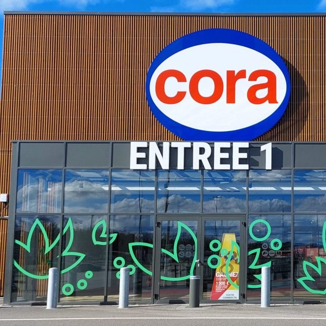 Nettoyage par drone de la façade commerciale de l'hypermarché Leclerc Bellerive-sur-Allier